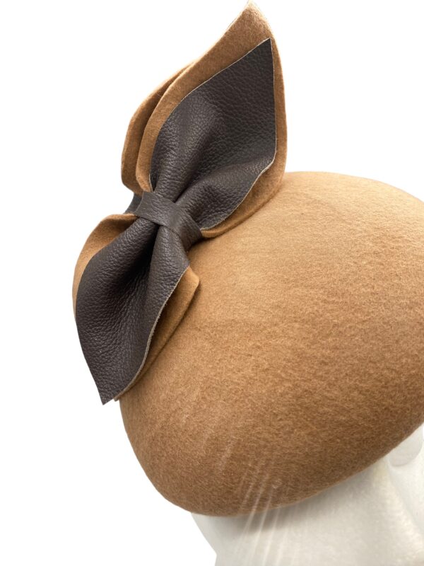 Brown/tan felt teardrop with brown leather in the bow detail.